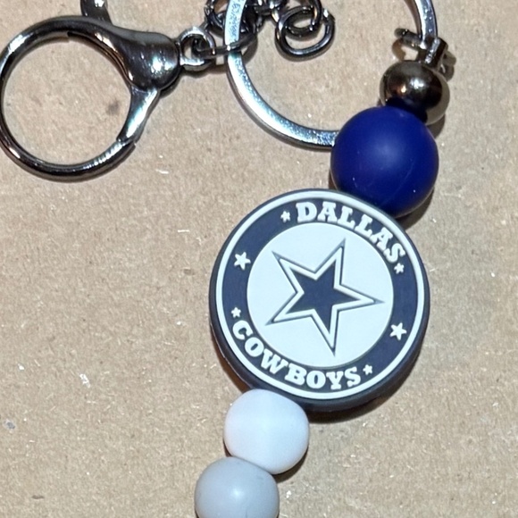 Silicone Bead Keychain - Dallas Cowboys - Picture 2 of 2